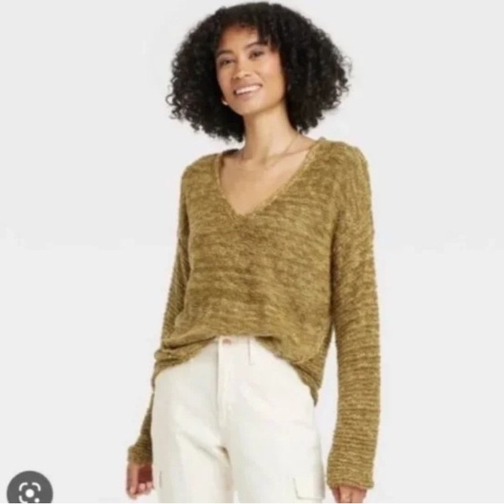 Women's Green Knit V-Neck Sweater - NWT - Universal Thread size medium